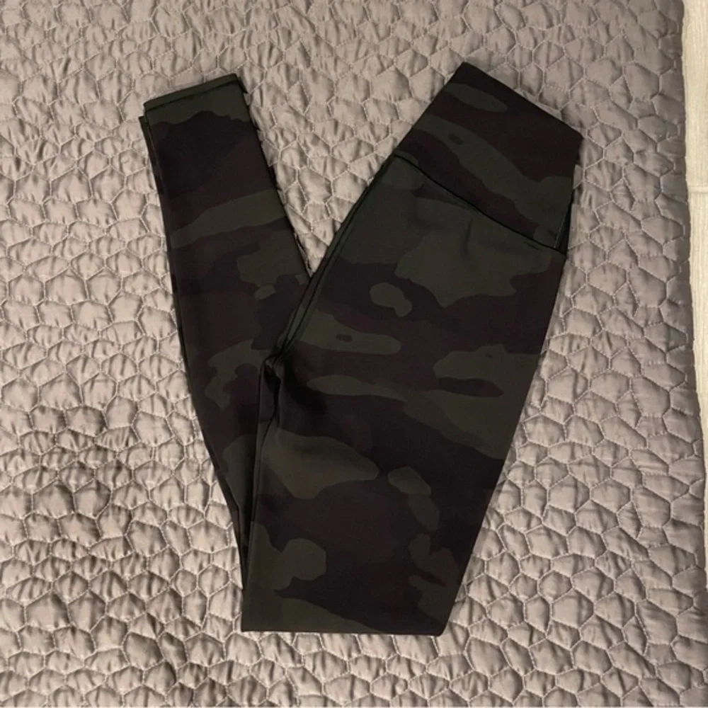 Alo High-Waist Camo Vapor Legging, Like New